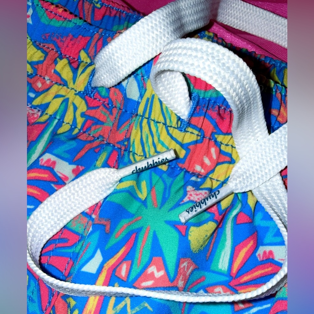 NWOT Chubbies Men's Classic Swim Trunks 5.5"
Tropical Bunches Boardshorts Size L - Picture 9 of 13